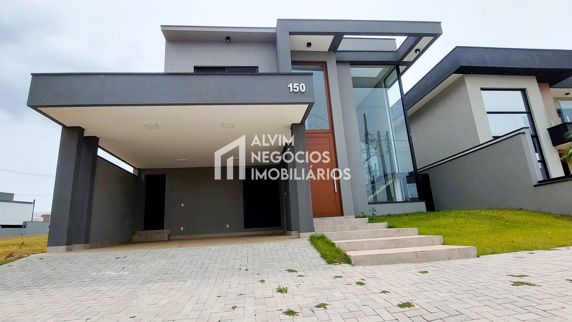 Sobrado à venda com 3 quartos, 250m² - Foto 1