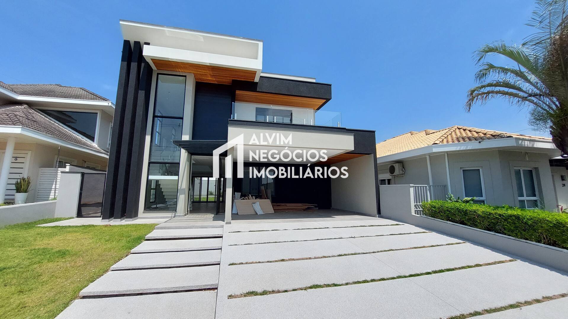 Sobrado, 4 quartos, 367 m² - Foto 1