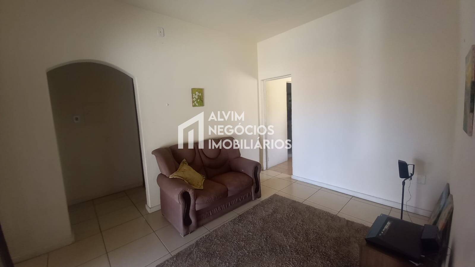 Casa à venda com 3 quartos, 300m² - Foto 2