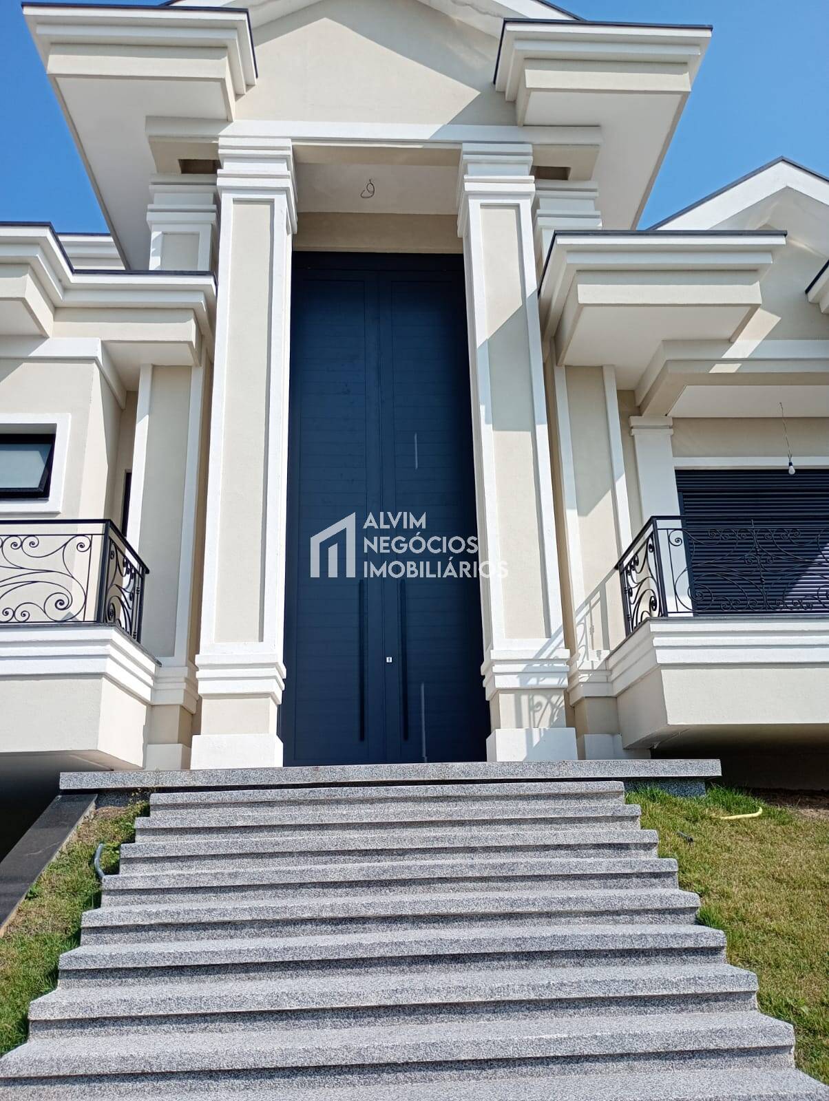 Sobrado à venda com 4 quartos, 450m² - Foto 2