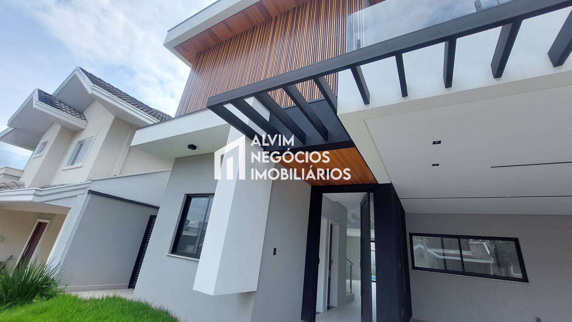 Sobrado, 4 quartos, 349 m² - Foto 1