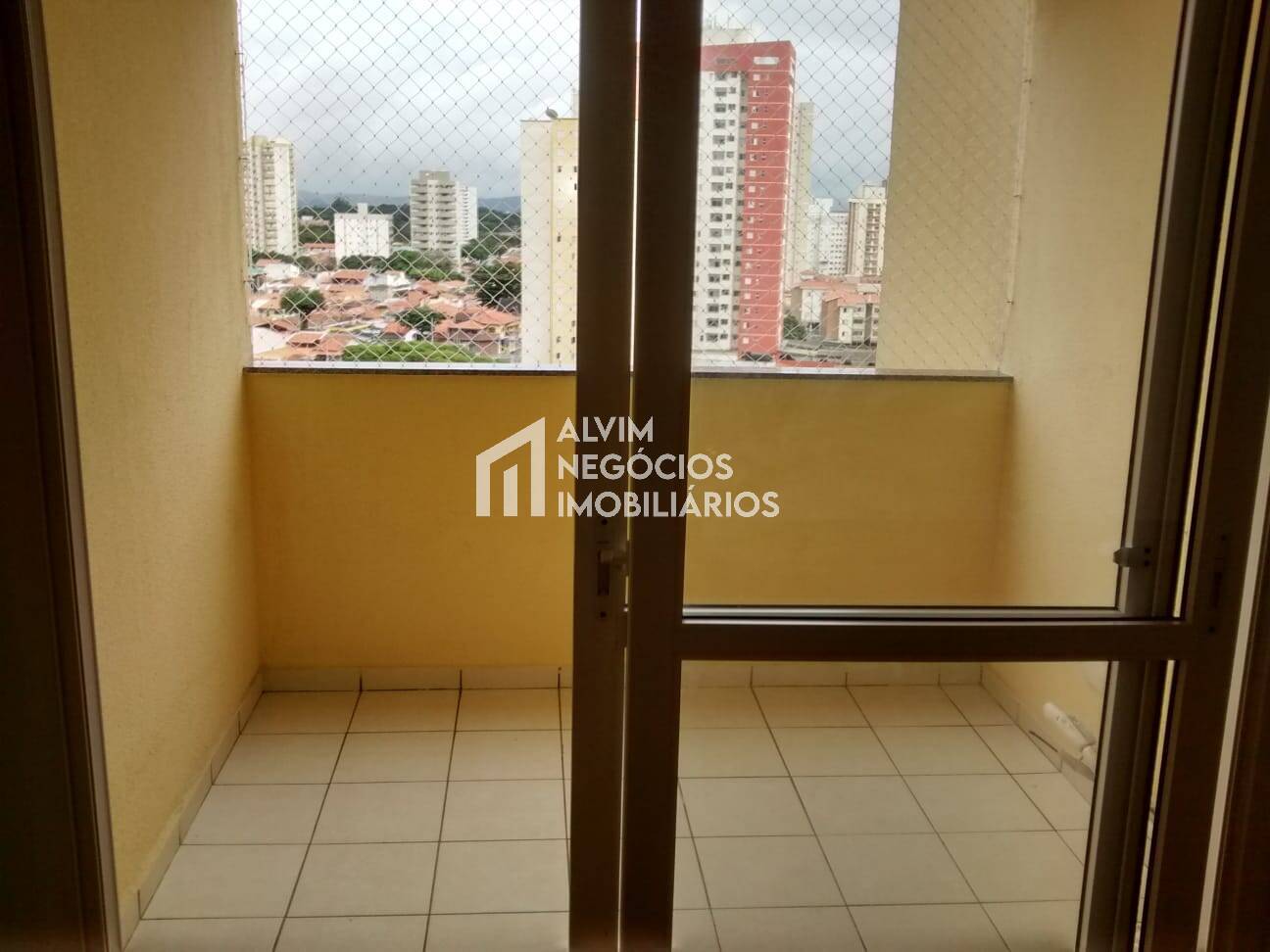 Apartamento à venda com 2 quartos, 67m² - Foto 2