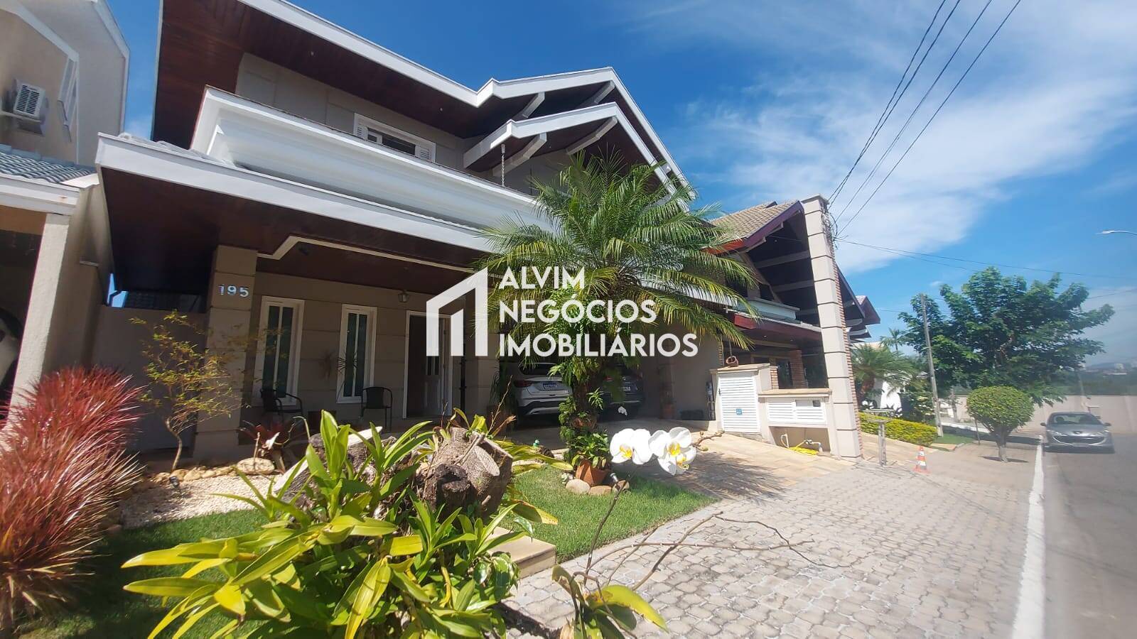 Sobrado, 5 quartos, 327 m² - Foto 1