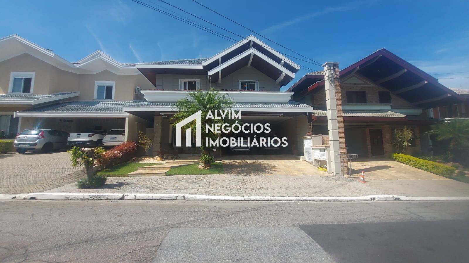 Sobrado, 5 quartos, 327 m² - Foto 2