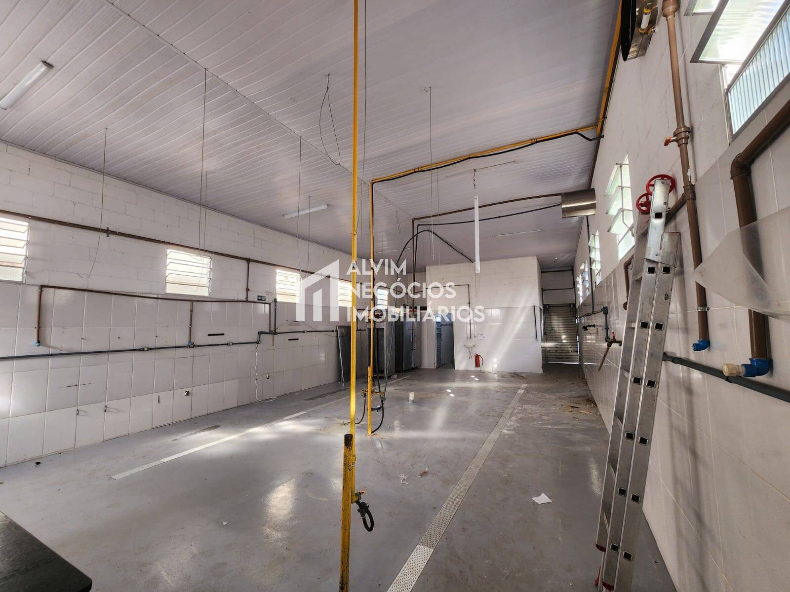 Depósito-Galpão-Armazém à venda, 195m² - Foto 1