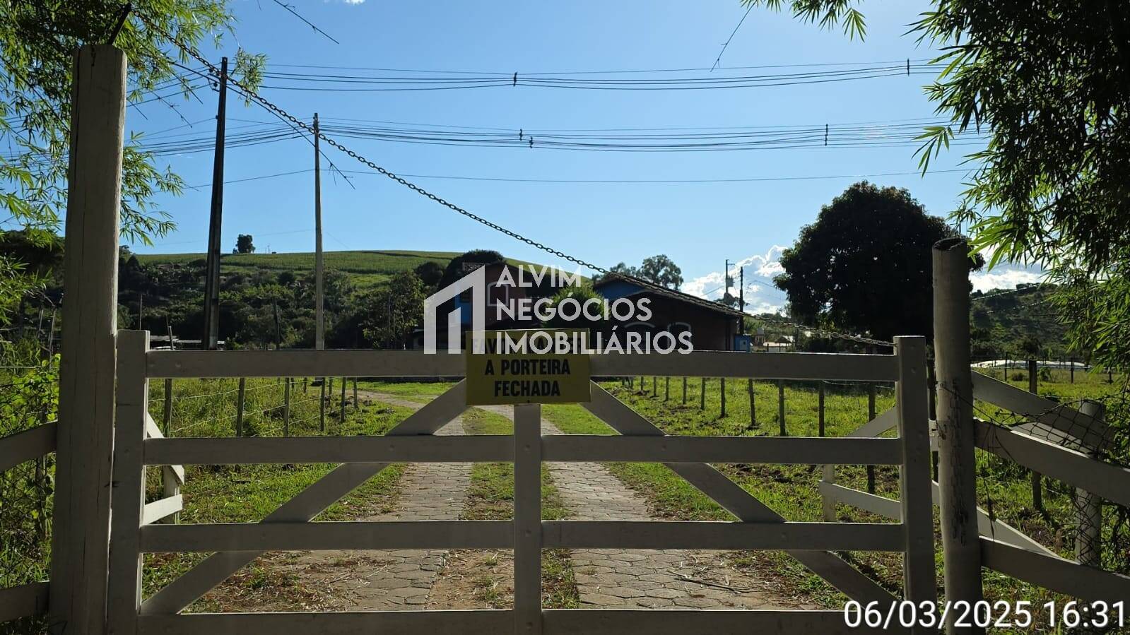 Chácara à venda com 3 quartos, 53000m² - Foto 1