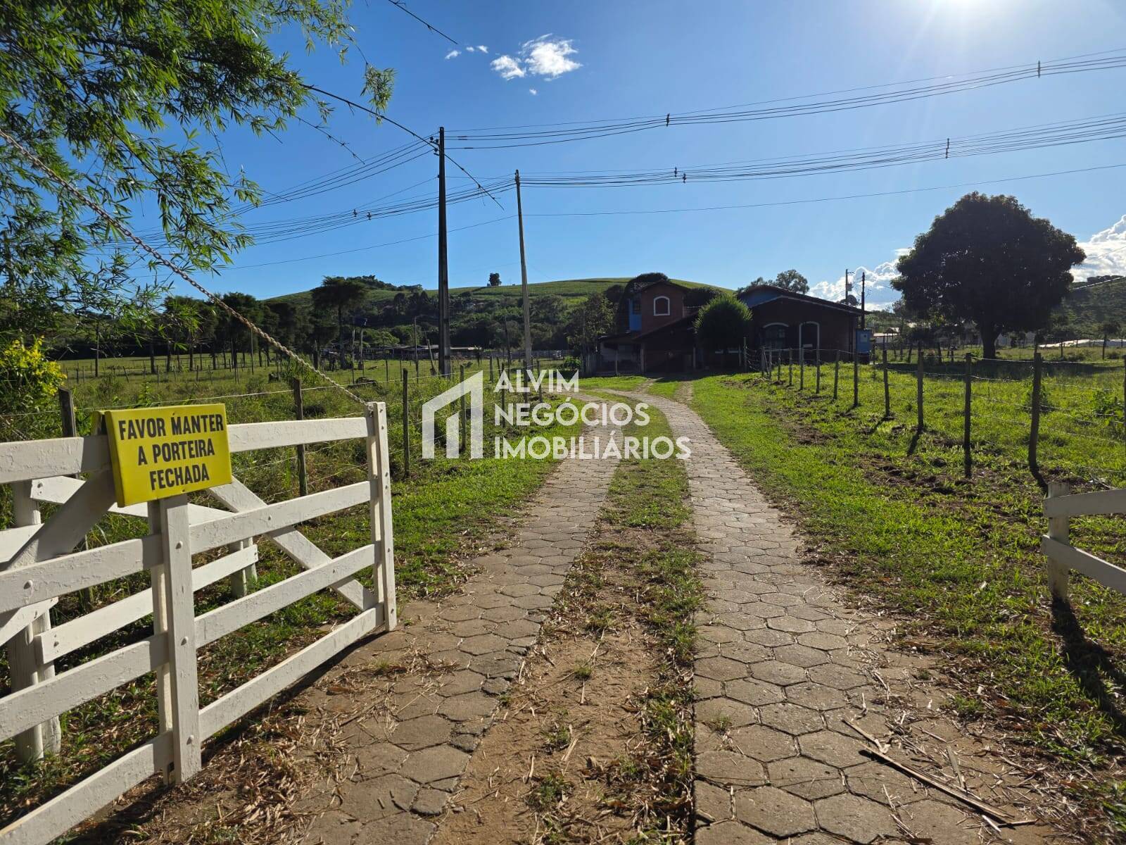 Chácara à venda com 3 quartos, 53000m² - Foto 12