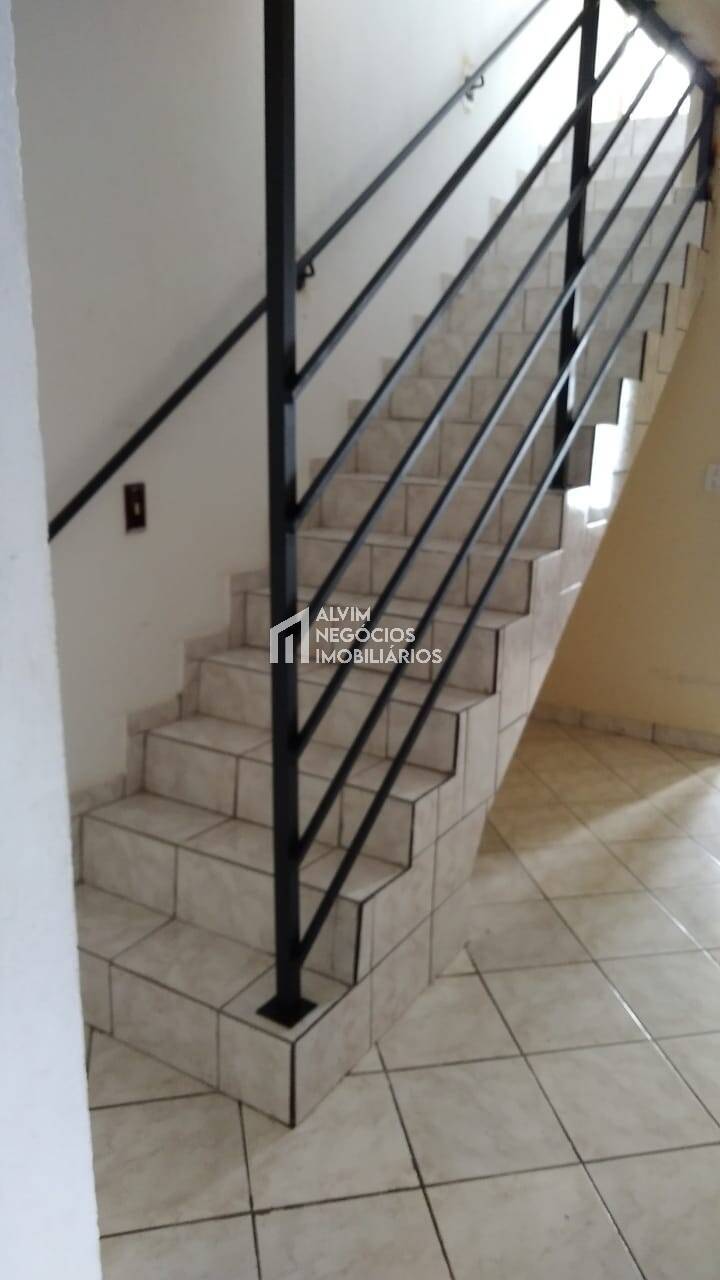 Casa à venda com 4 quartos, 241m² - Foto 4