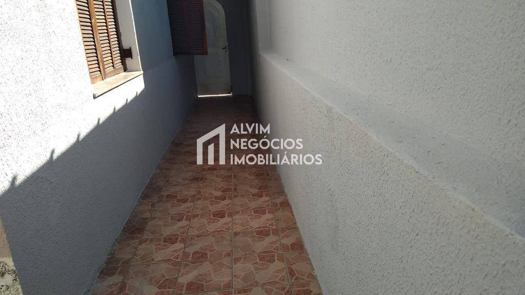 Casa à venda com 4 quartos, 241m² - Foto 17