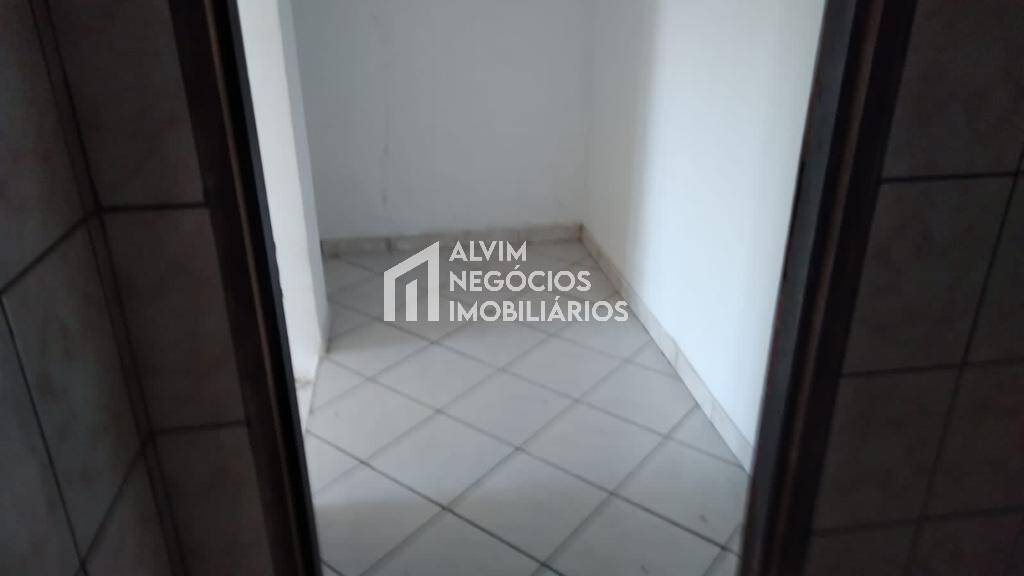 Casa à venda com 4 quartos, 241m² - Foto 12