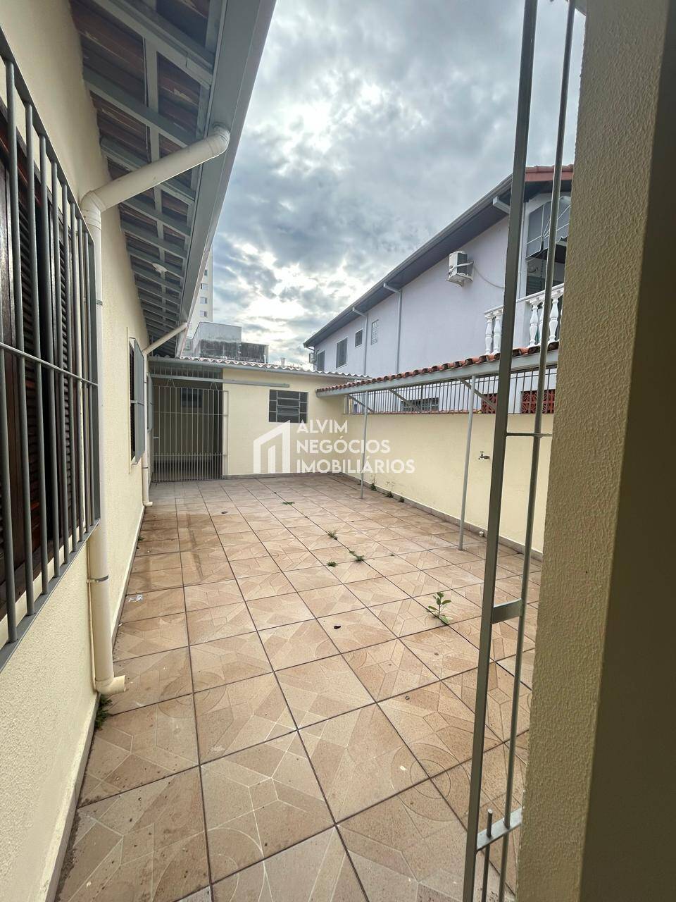 Casa à venda com 4 quartos, 274m² - Foto 3