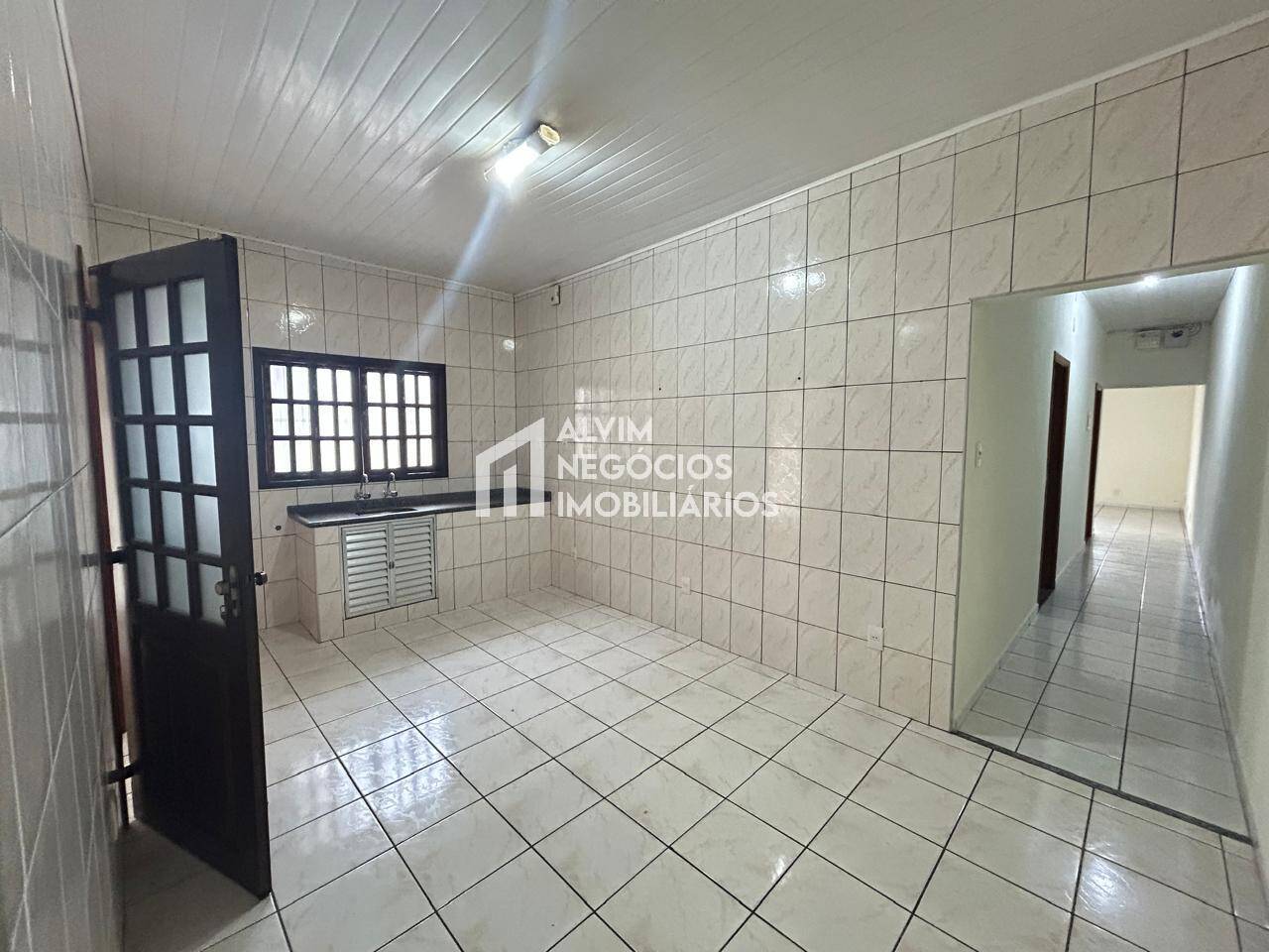 Casa à venda com 4 quartos, 274m² - Foto 2