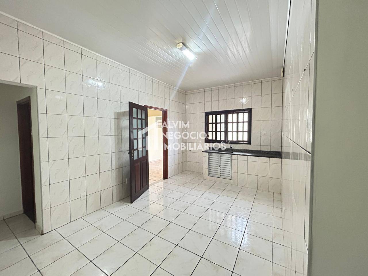 Casa à venda com 4 quartos, 274m² - Foto 1