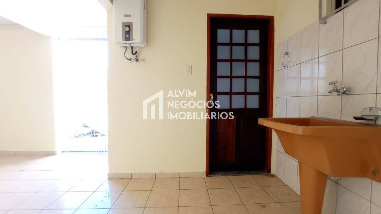 Casa à venda com 4 quartos, 274m² - Foto 18
