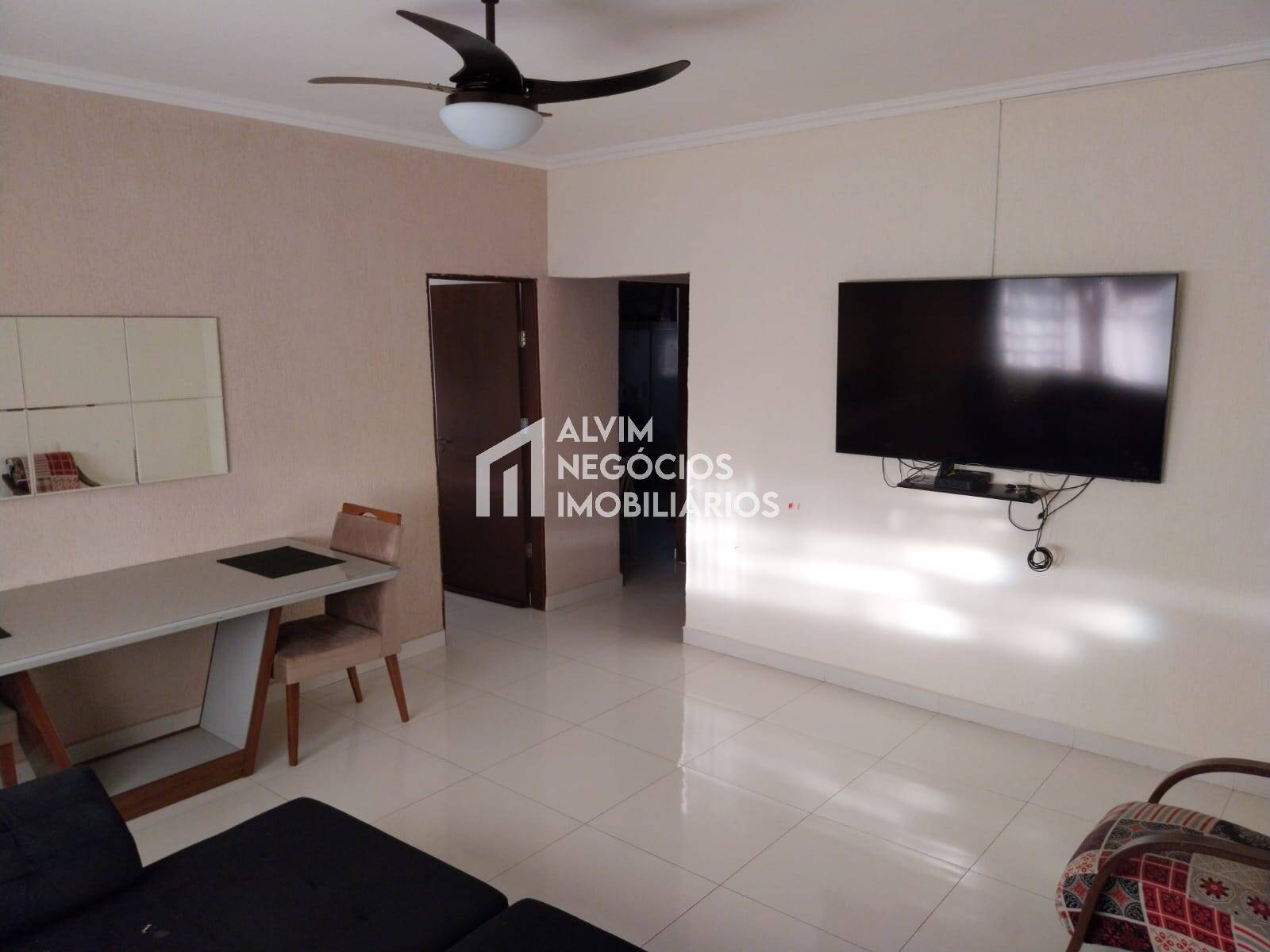 Casa à venda com 3 quartos, 300m² - Foto 2