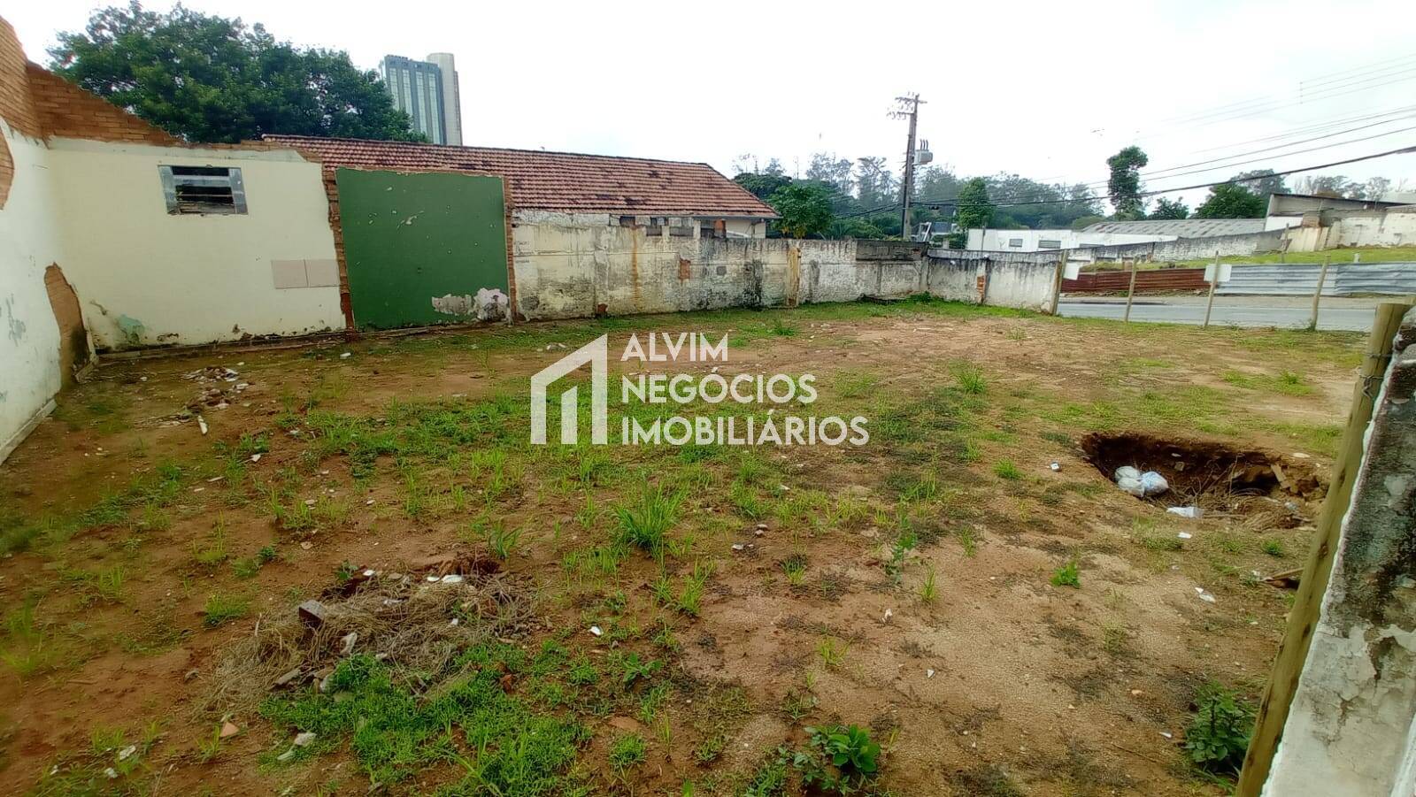 Terreno à venda e aluguel, 250m² - Foto 6