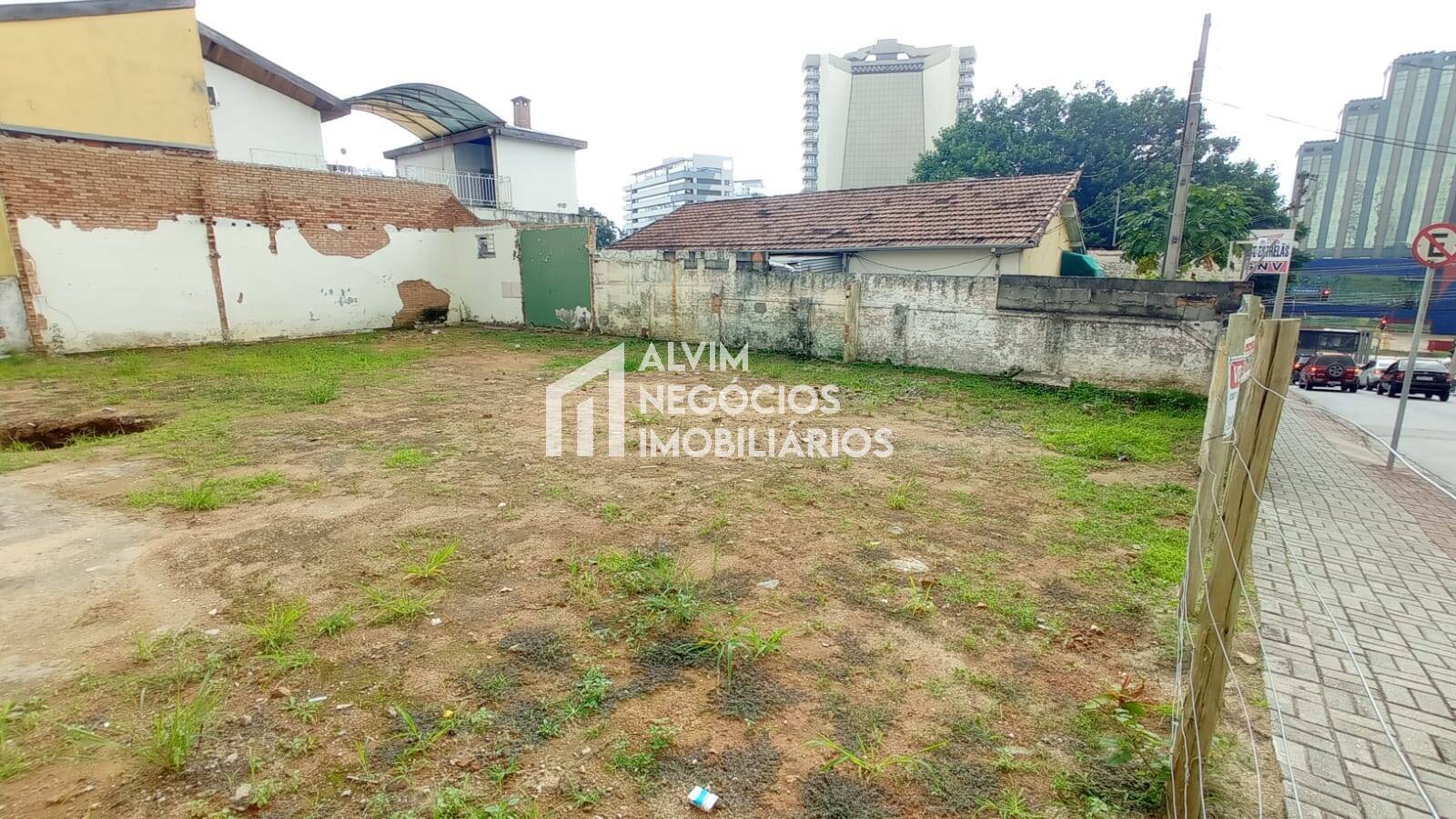 Terreno à venda e aluguel, 250m² - Foto 12