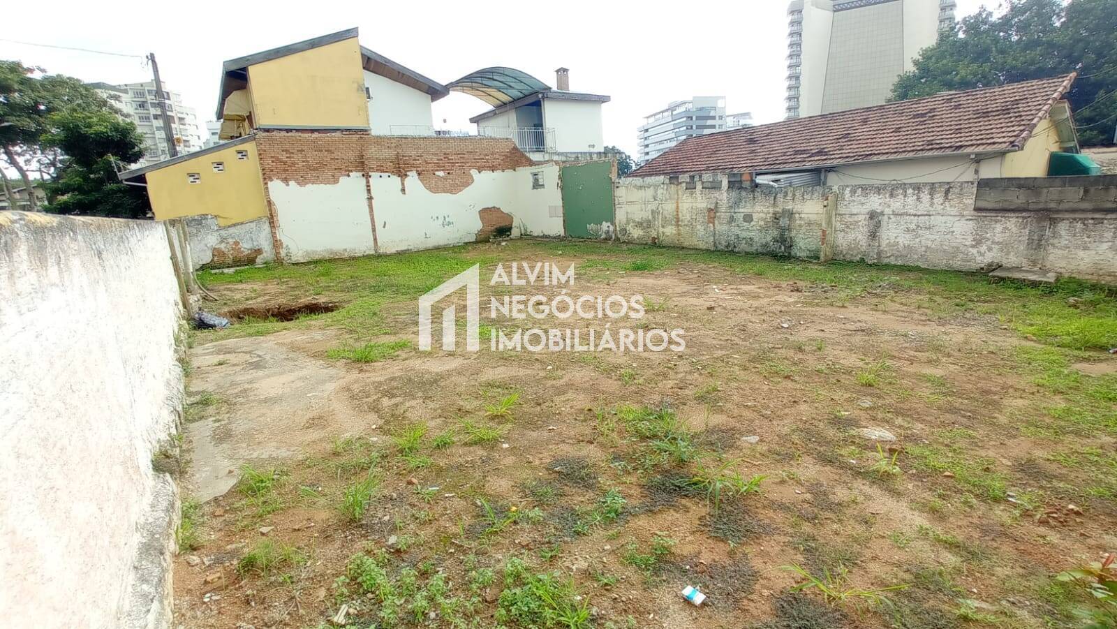Terreno à venda e aluguel, 250m² - Foto 16