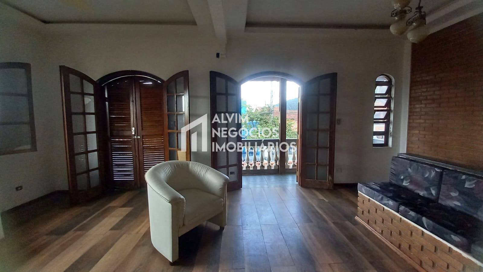 Casa à venda com 3 quartos, 350m² - Foto 1