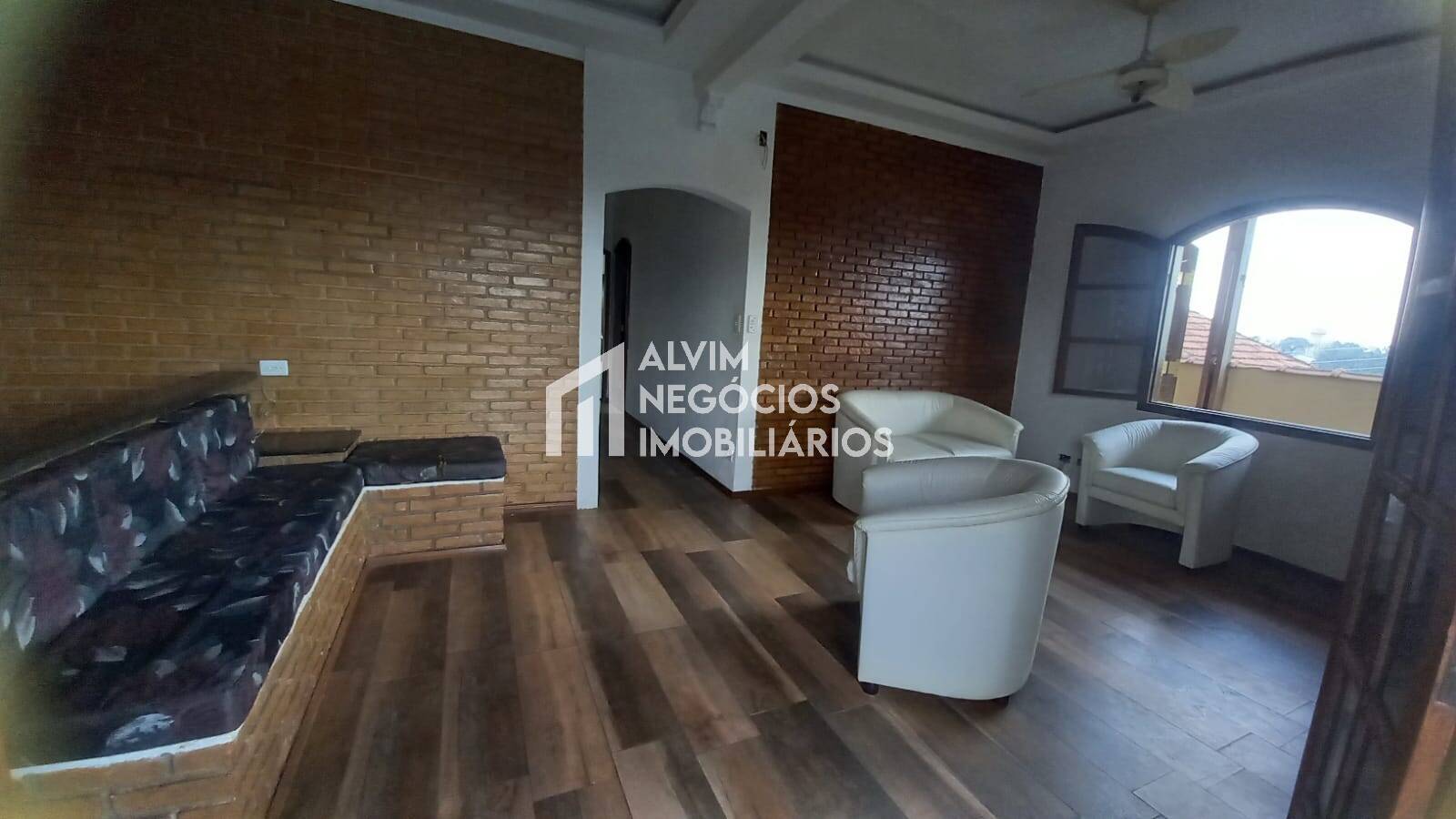 Casa à venda com 3 quartos, 350m² - Foto 2