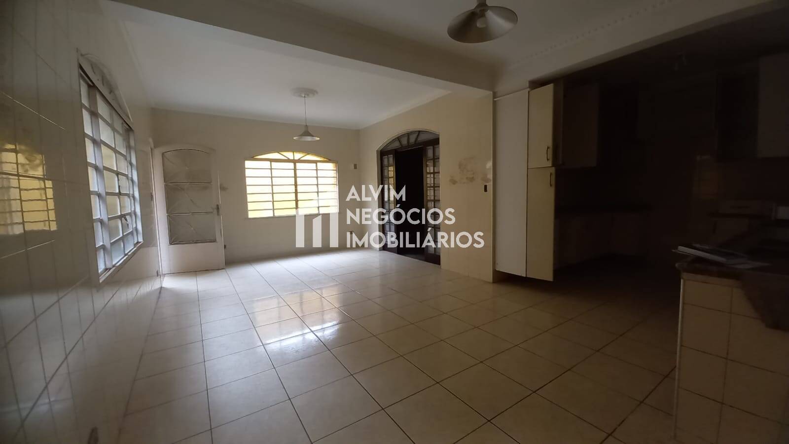Casa à venda com 3 quartos, 350m² - Foto 6