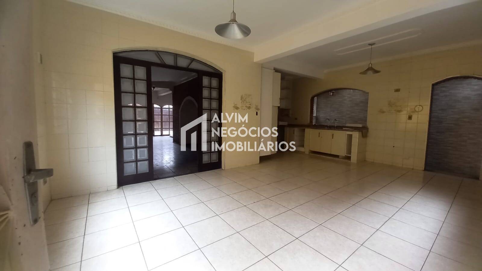 Casa à venda com 3 quartos, 350m² - Foto 5