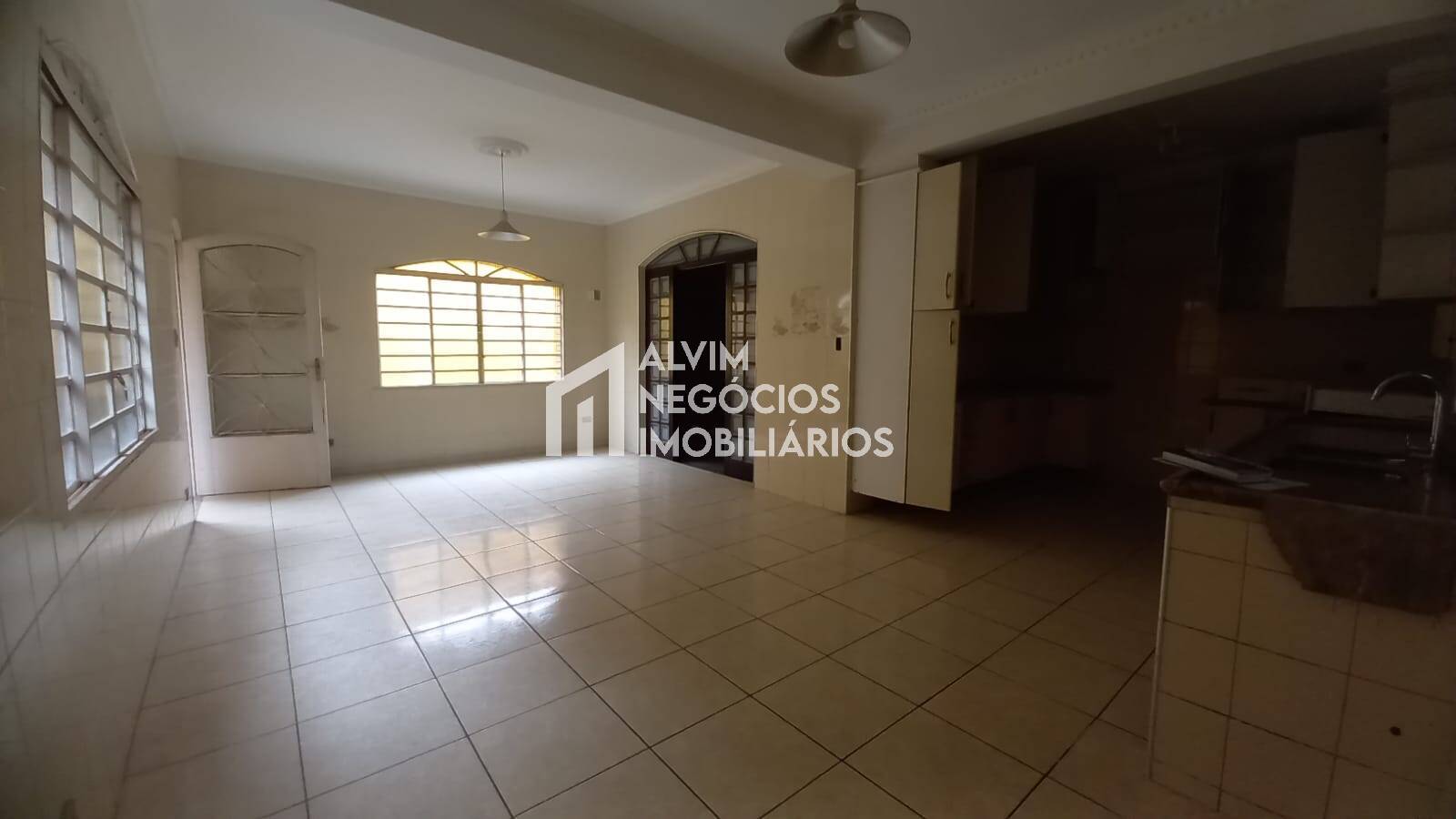 Casa à venda com 3 quartos, 350m² - Foto 7