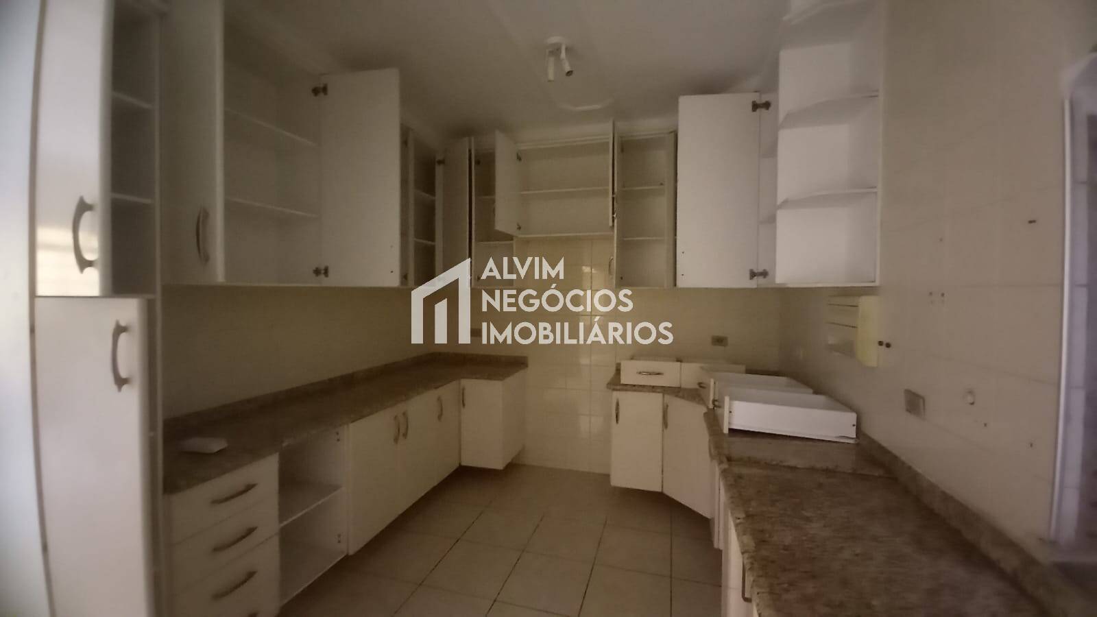Casa à venda com 3 quartos, 350m² - Foto 9