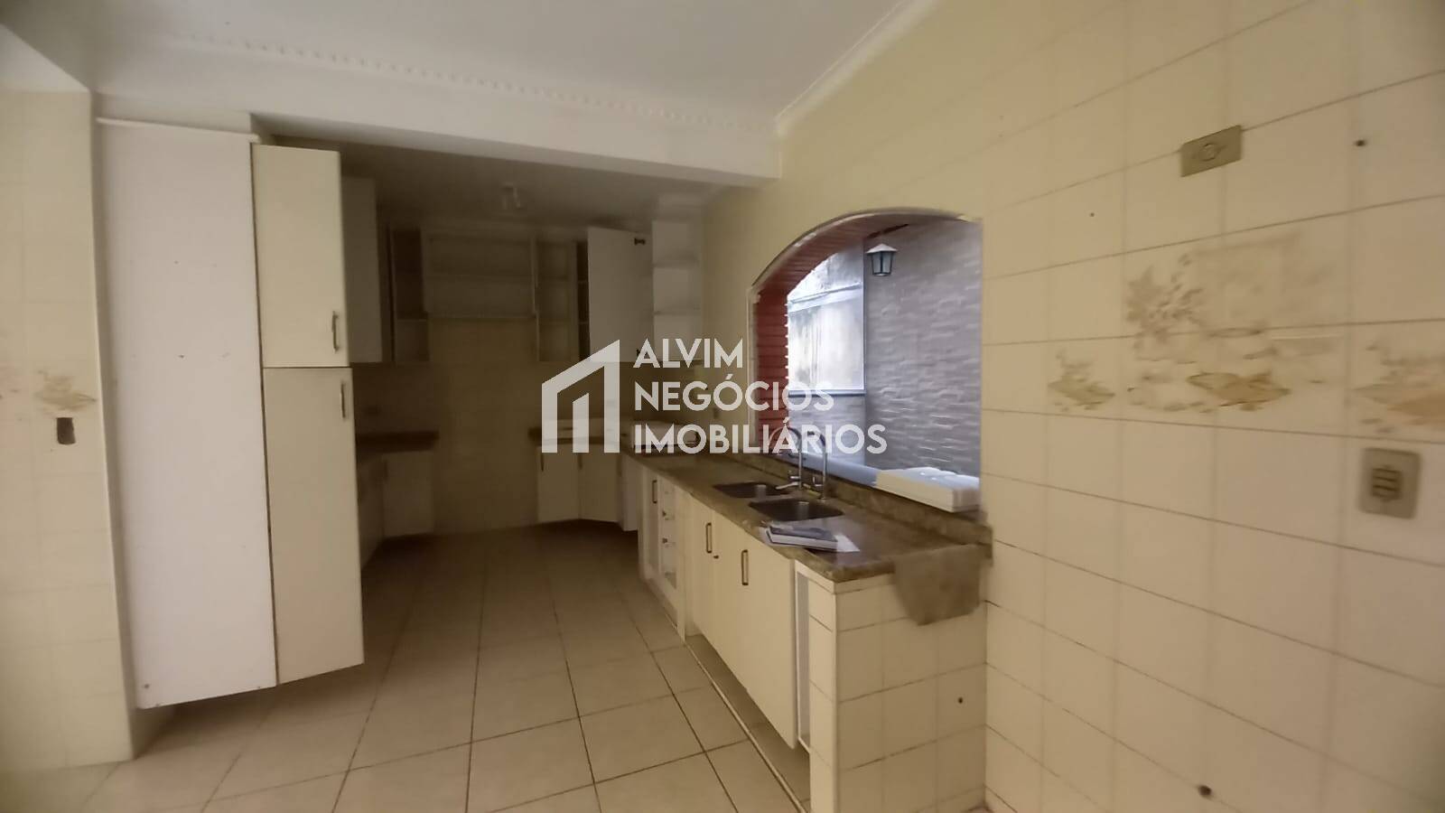 Casa à venda com 3 quartos, 350m² - Foto 10
