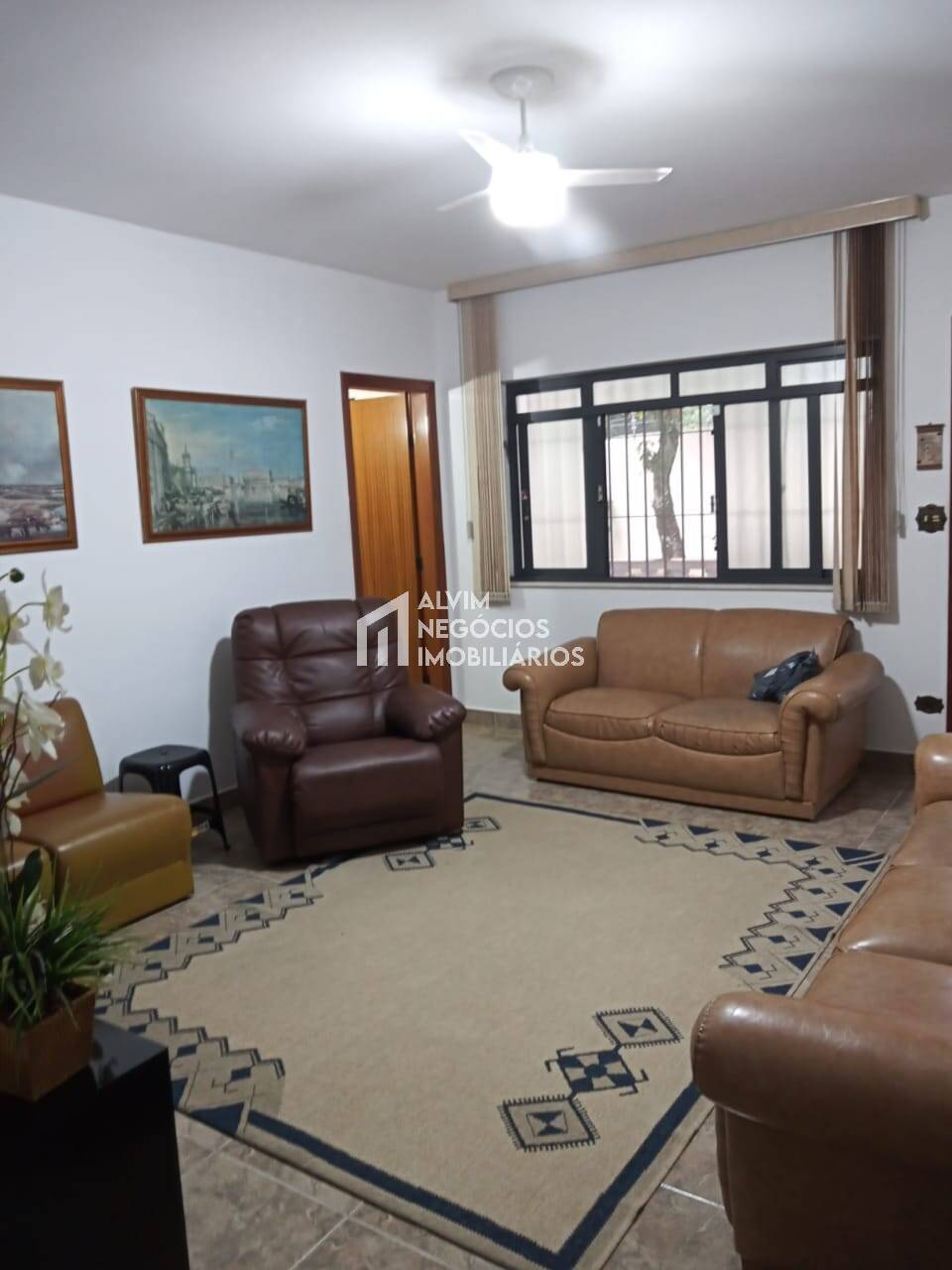 Casa à venda com 4 quartos, 800m² - Foto 2