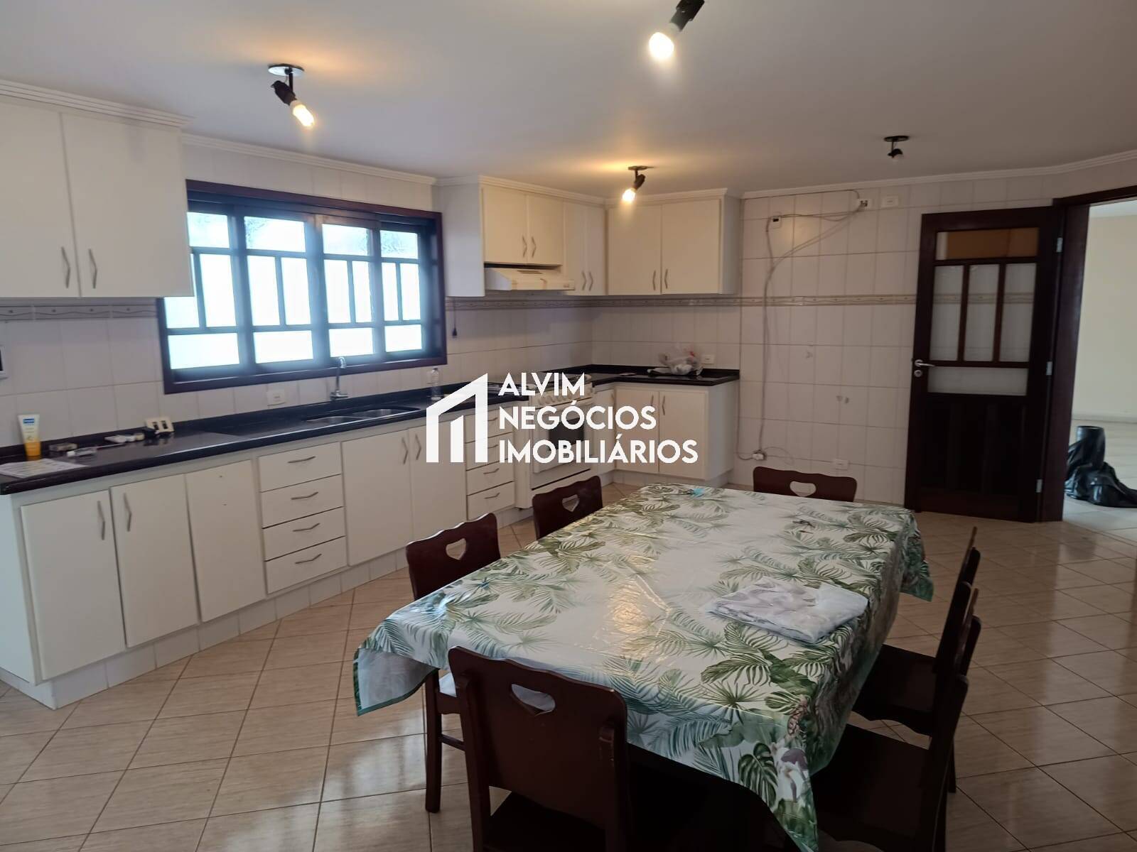 Casa, 4 quartos, 240 m² - Foto 12