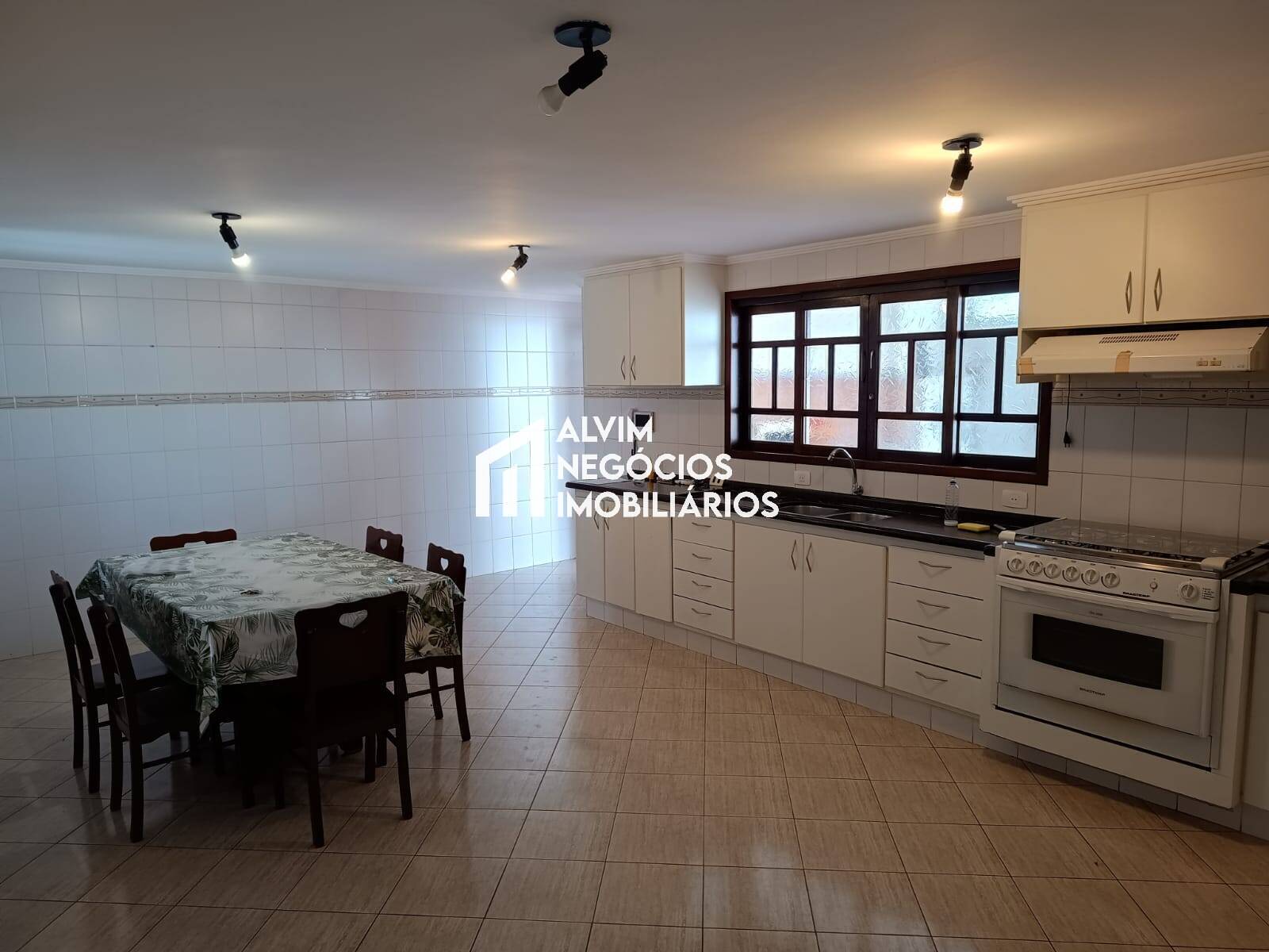 Casa, 4 quartos, 240 m² - Foto 18