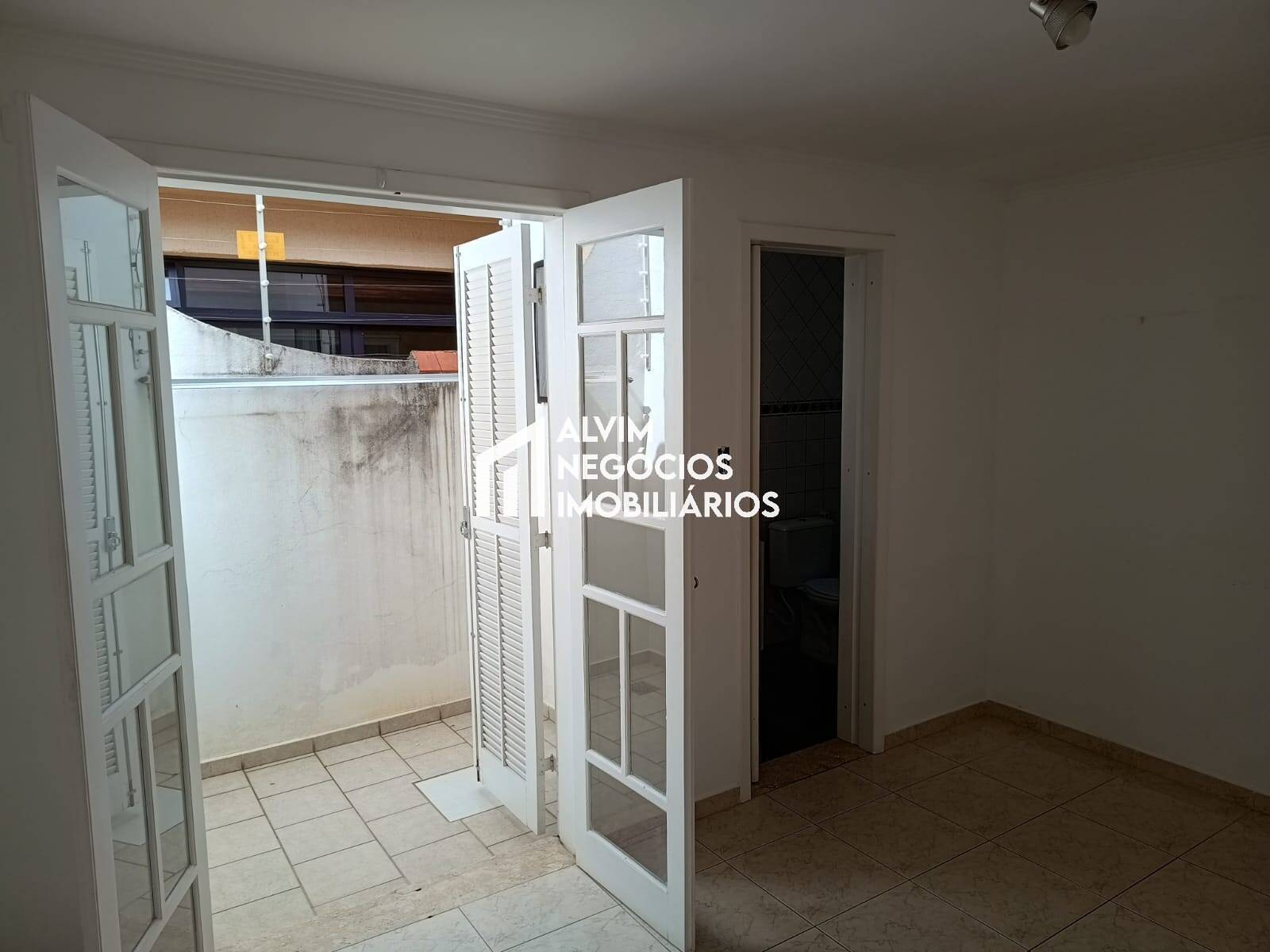 Casa, 4 quartos, 240 m² - Foto 23