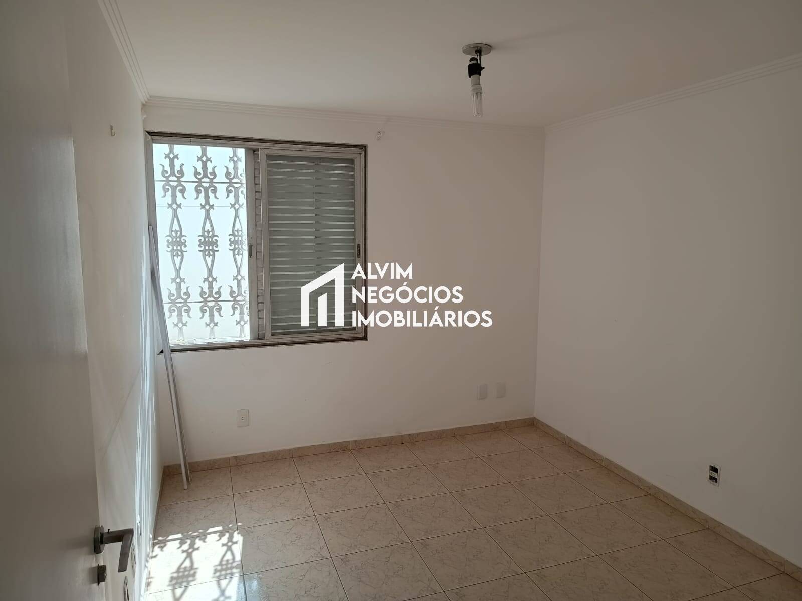 Casa, 4 quartos, 240 m² - Foto 35