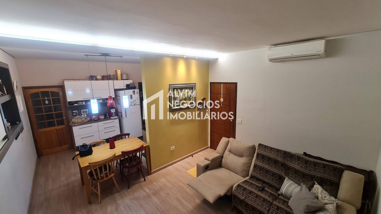 Casa à venda com 3 quartos, 150m² - Foto 1