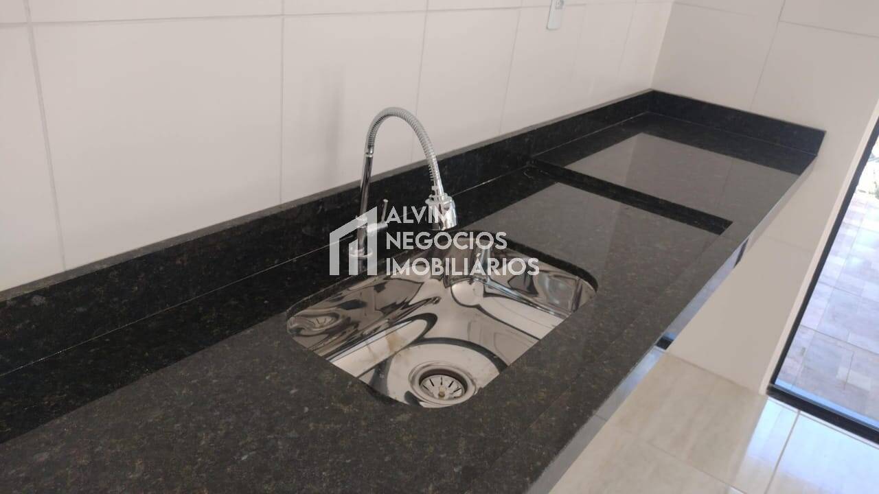 Casa à venda com 3 quartos, 140m² - Foto 9