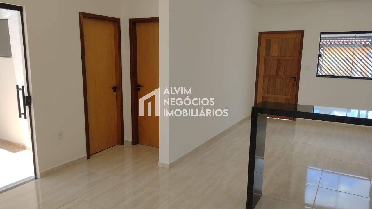 Casa à venda com 3 quartos, 140m² - Foto 2