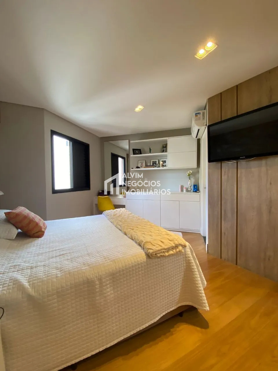 Apartamento à venda com 3 quartos, 182m² - Foto 3