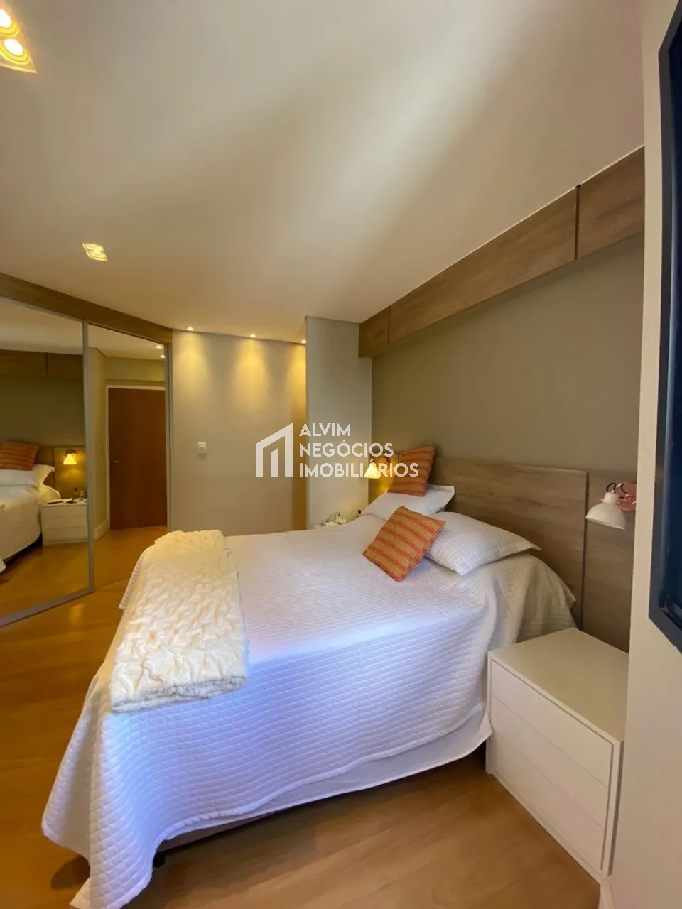 Apartamento à venda com 3 quartos, 182m² - Foto 12
