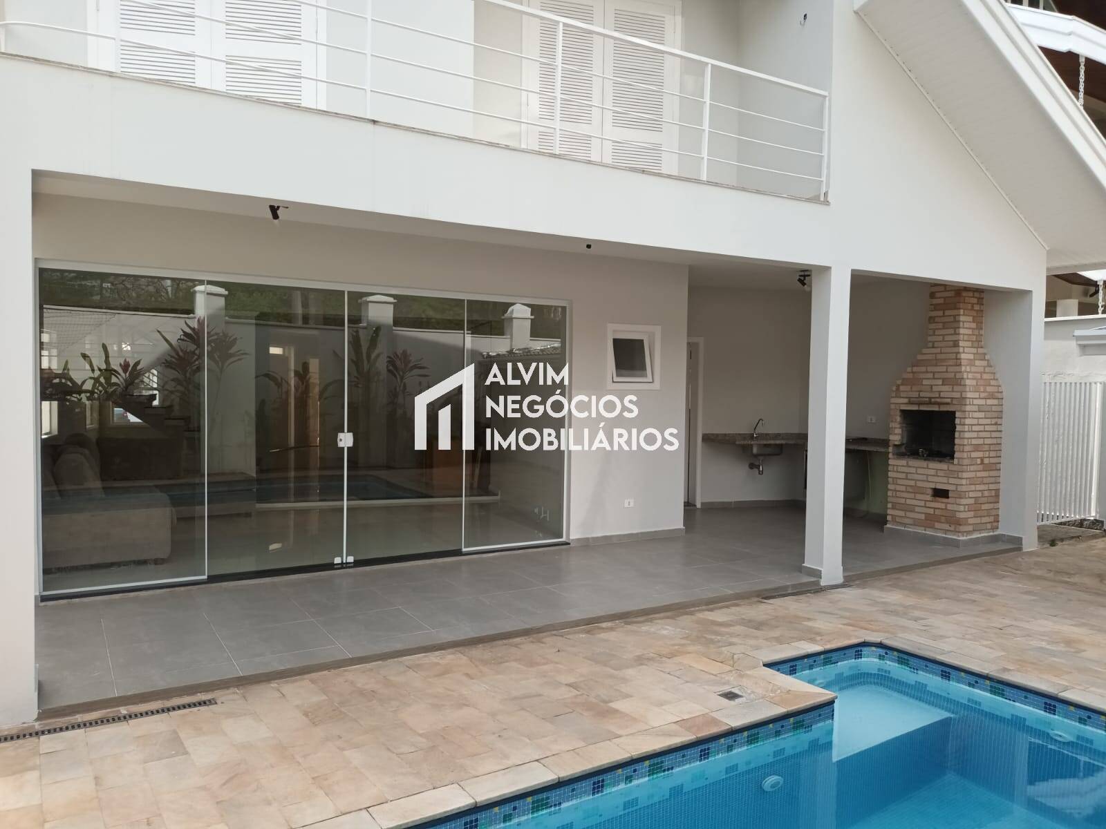 Casa, 4 quartos, 285 m² - Foto 1